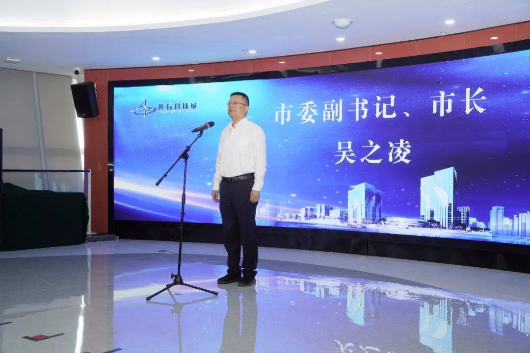 黃石簽約1(1).jpg