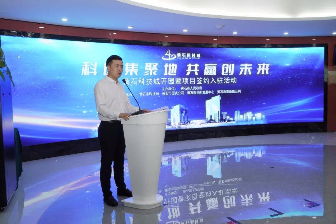 黃石簽約2(1).jpg