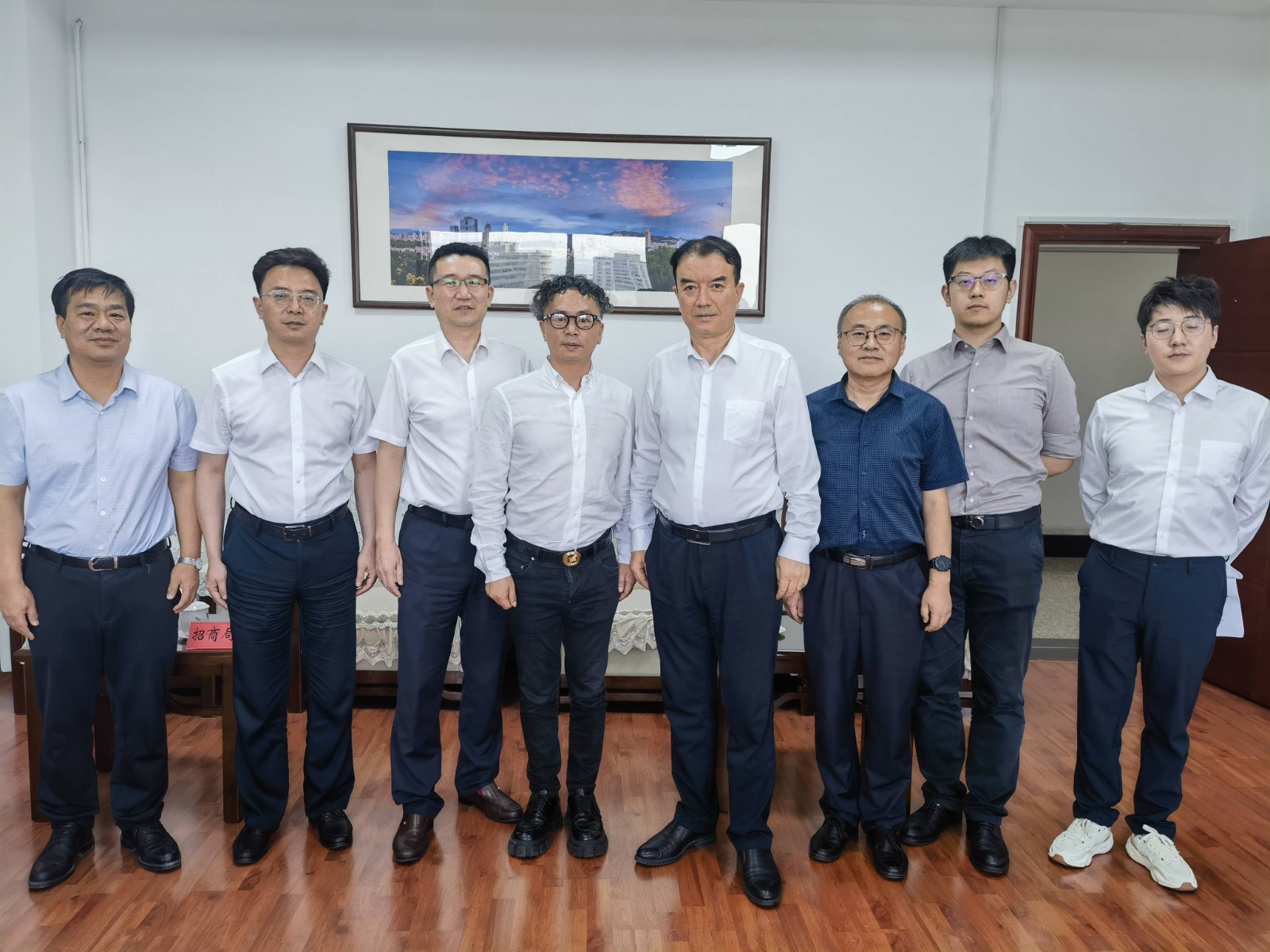 夏董和烏魯木齊市長合影(1).jpg